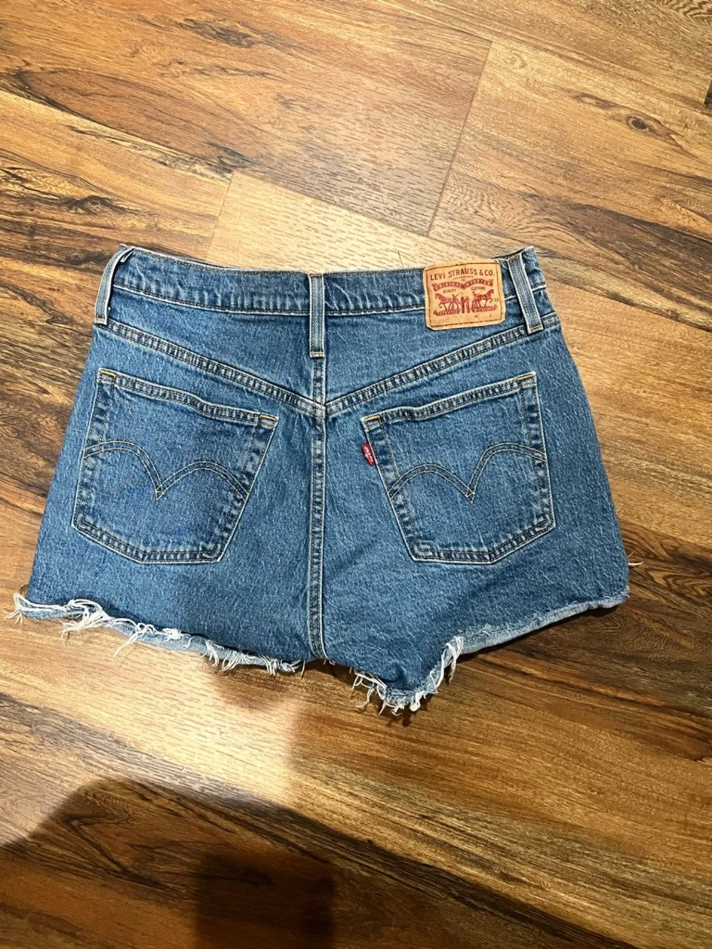 Levi's Distressed Blue High-Rise Denim Shorts Button Fly Size 29 Classic EUC 501 - Picture 2 of 4